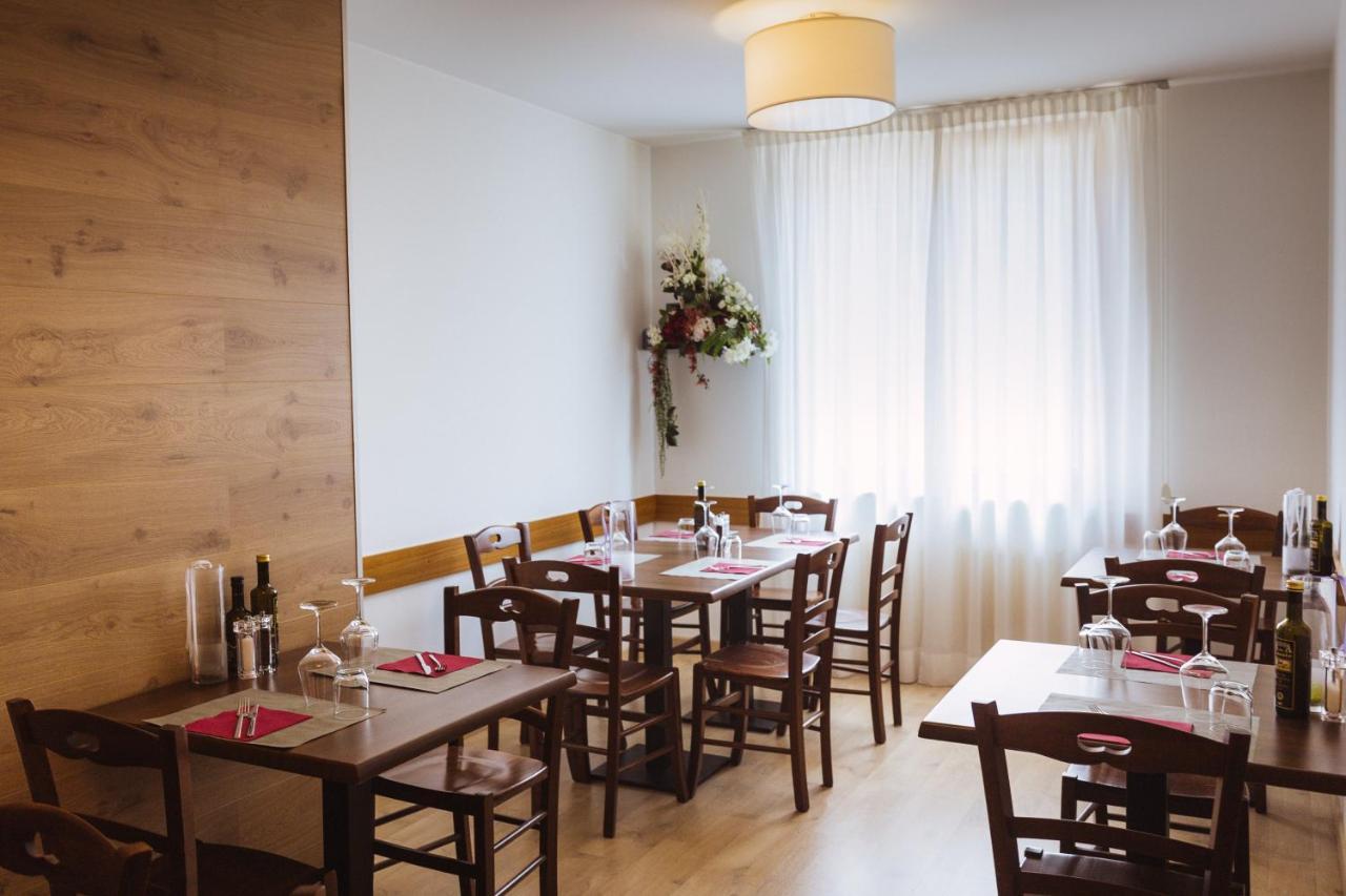 Albergo Montenegro Maniago Bagian luar foto