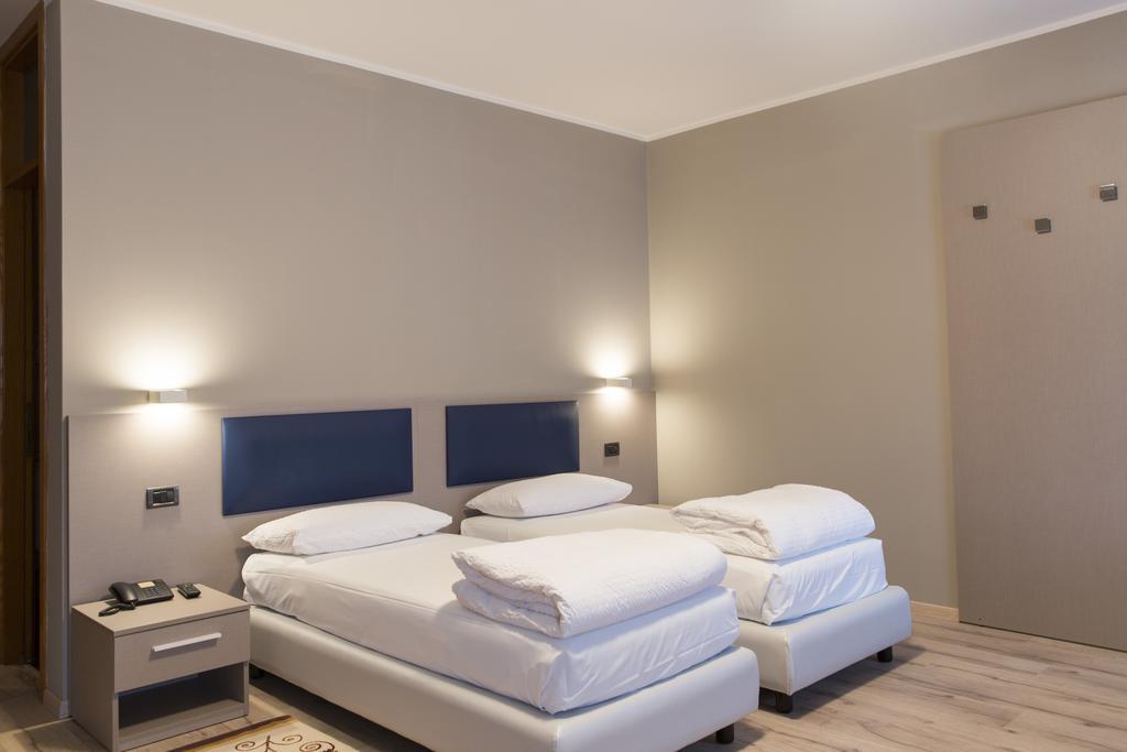 Albergo Montenegro Maniago Bagian luar foto