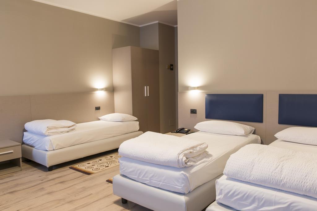 Albergo Montenegro Maniago Bagian luar foto