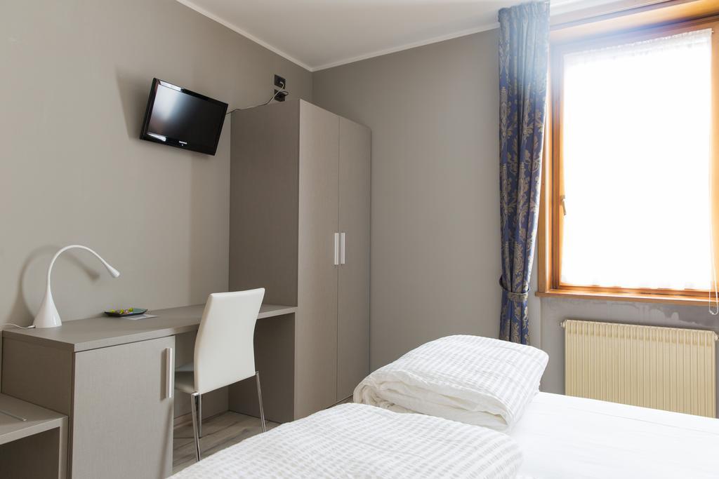 Albergo Montenegro Maniago Bagian luar foto