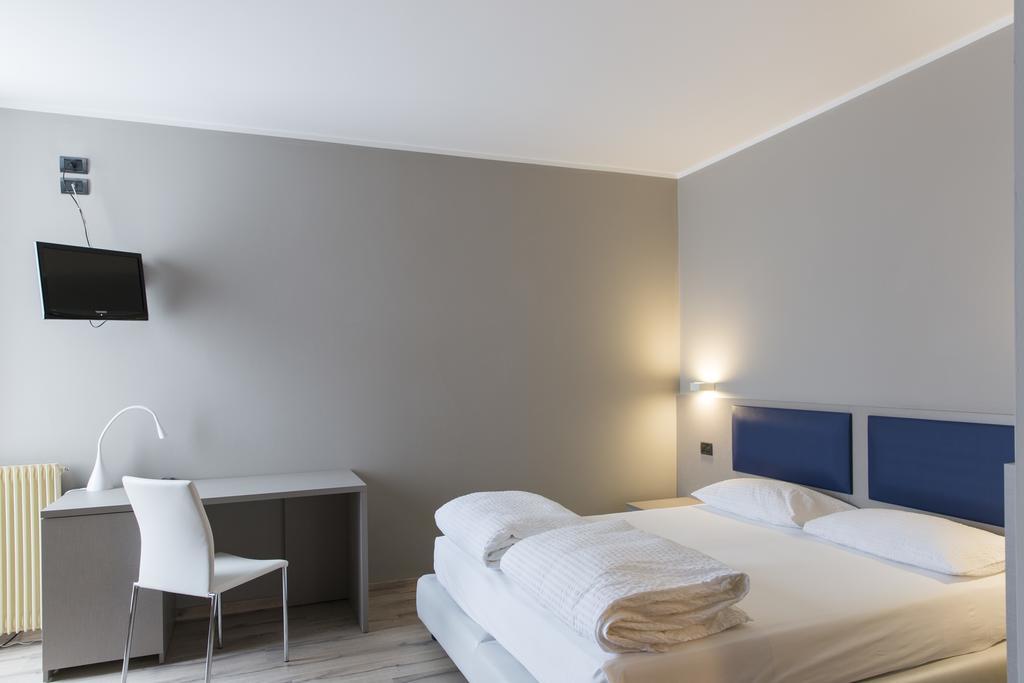 Albergo Montenegro Maniago Bagian luar foto
