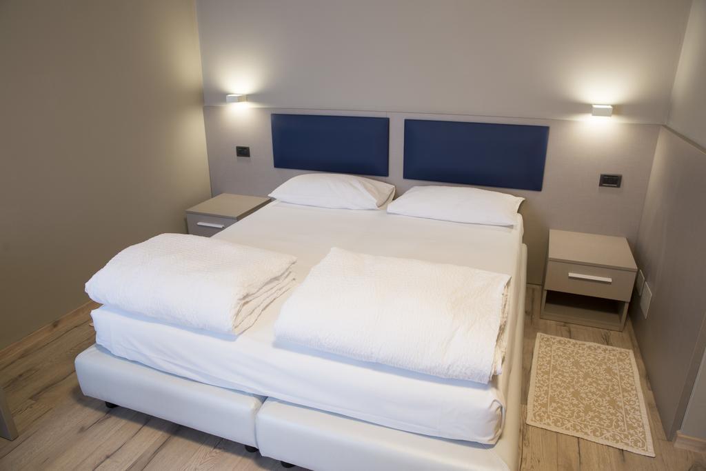 Albergo Montenegro Maniago Bagian luar foto