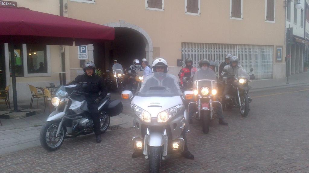 Albergo Montenegro Maniago Bagian luar foto